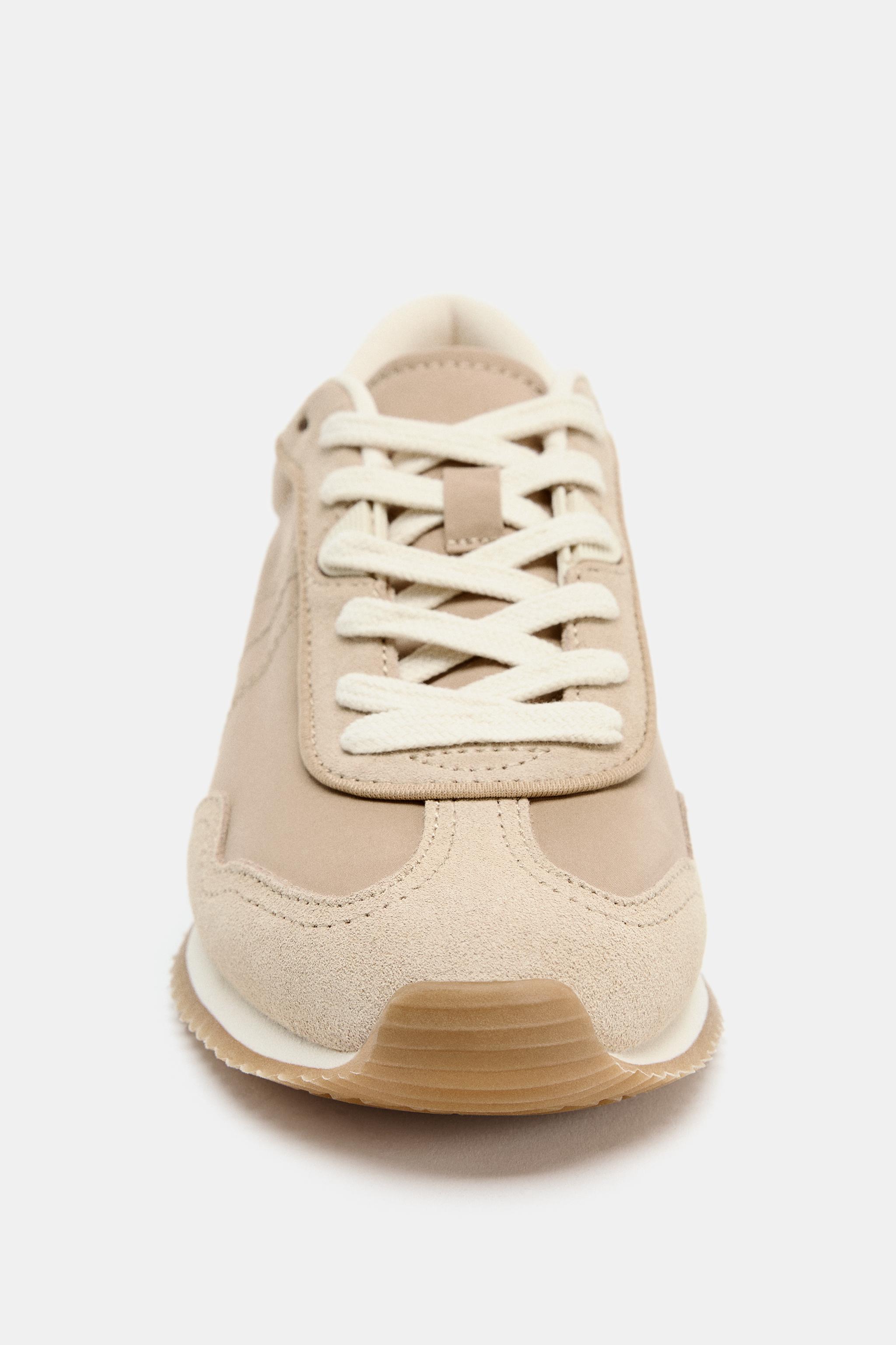 SOFT RUNNING SHOES